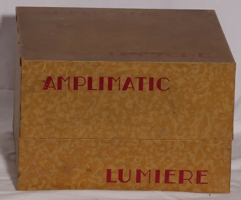 Sté Lumière - Amplimatic dans une boîte avec écritures rouges