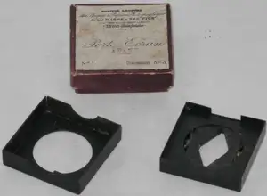 Porte-Ecran n°1 3x3 cm pour supporter les écrans colorés (filtres) utilisés en prise de vue.