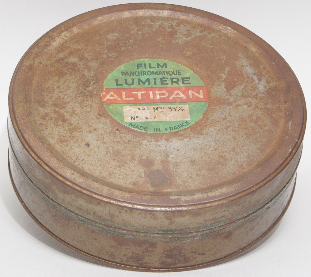 Boîte métallique ayant contenu 220 mètres de film Altipan 35 mm.