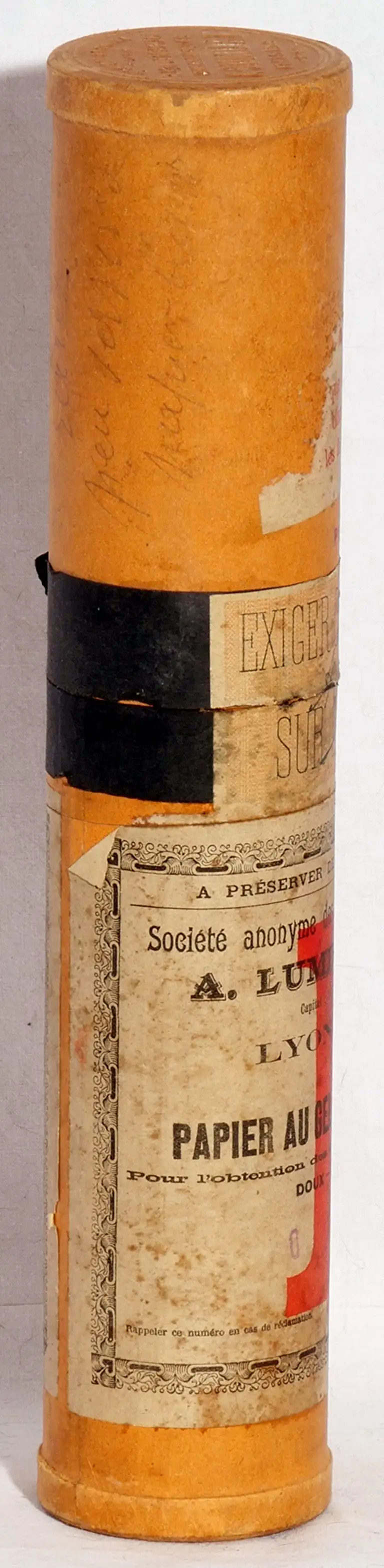 SA Plaques et Papiers Photo A Lumière et ses Fils - Gélatino-Bromure d'Argent B Tube