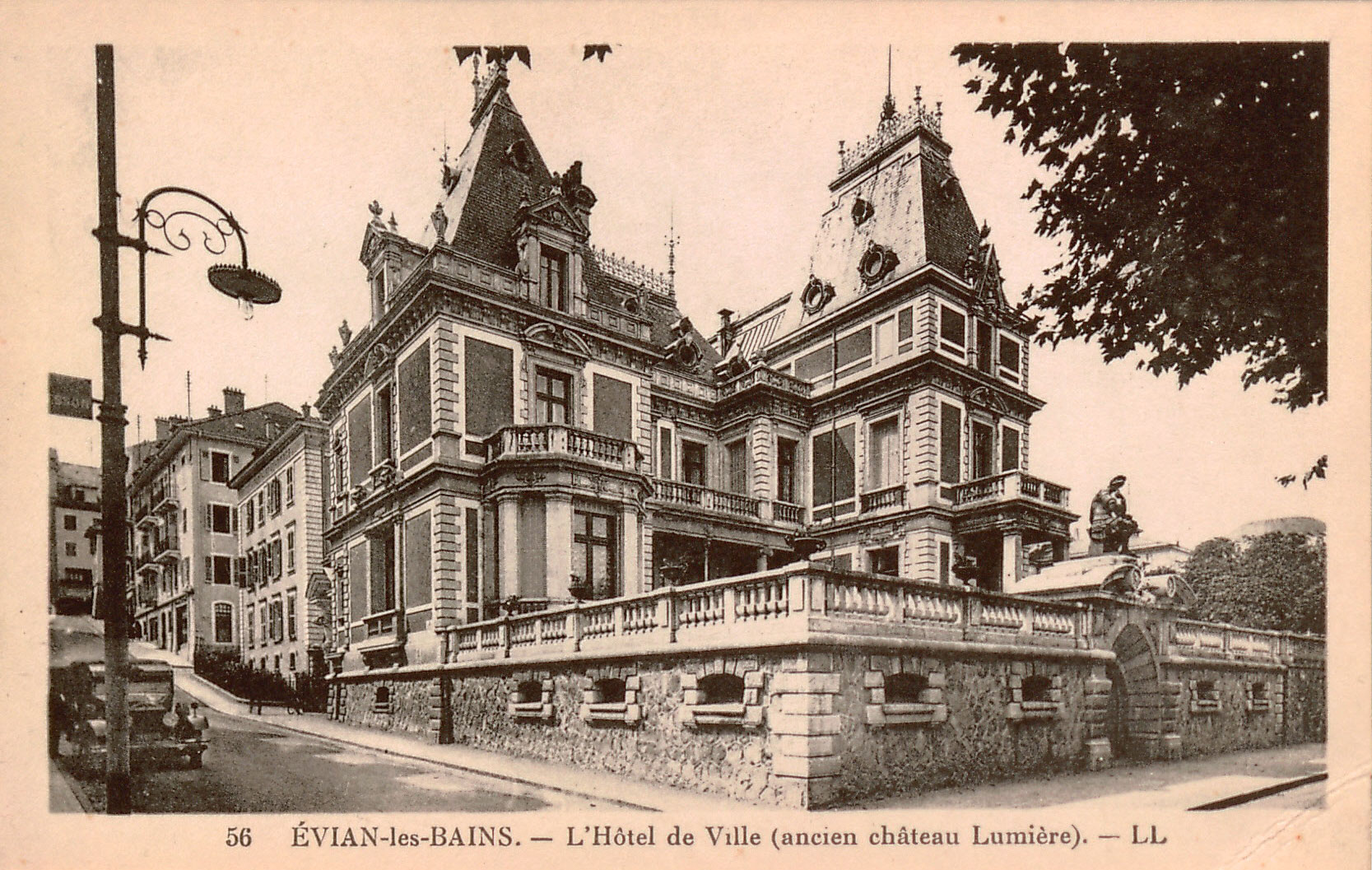 Evian les Bains l'Hôtel de Ville, ancien château Lumière